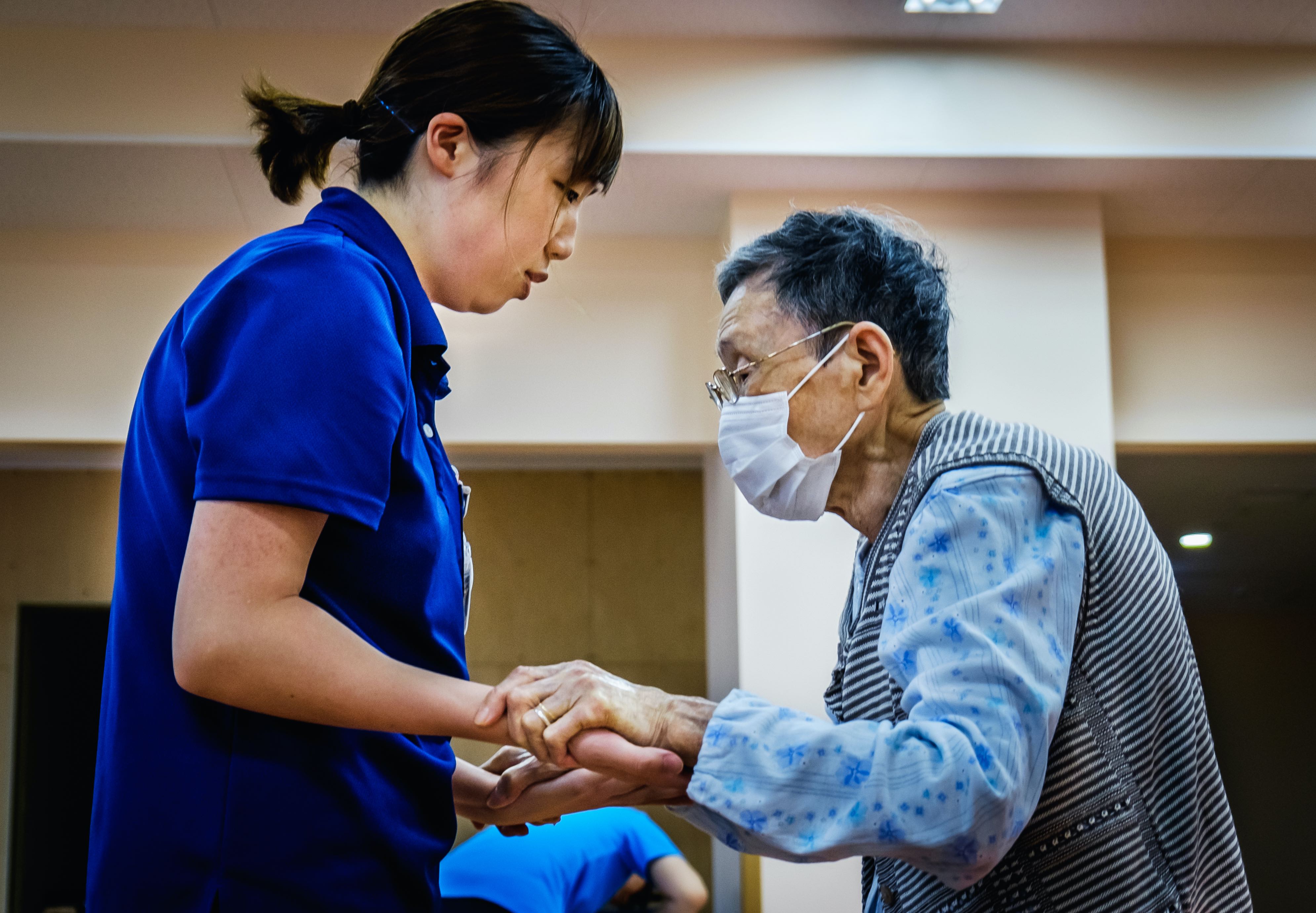 Онкологическая помощь пожилым людям во время COVID-19