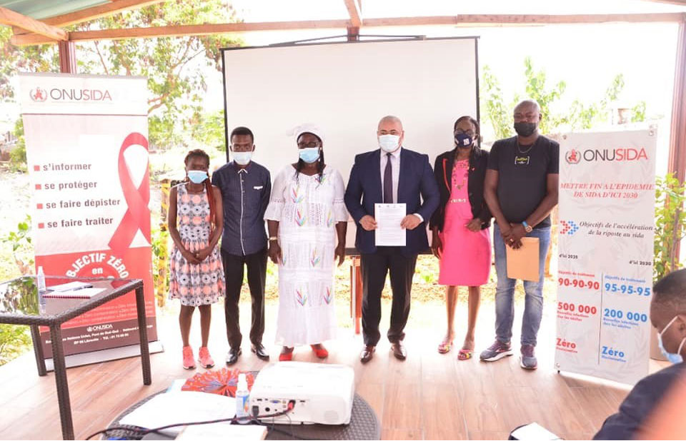 La mobilisation communautaire et les technologies numériques accélèrent la riposte au VIH et au COVID-19 au Gabon