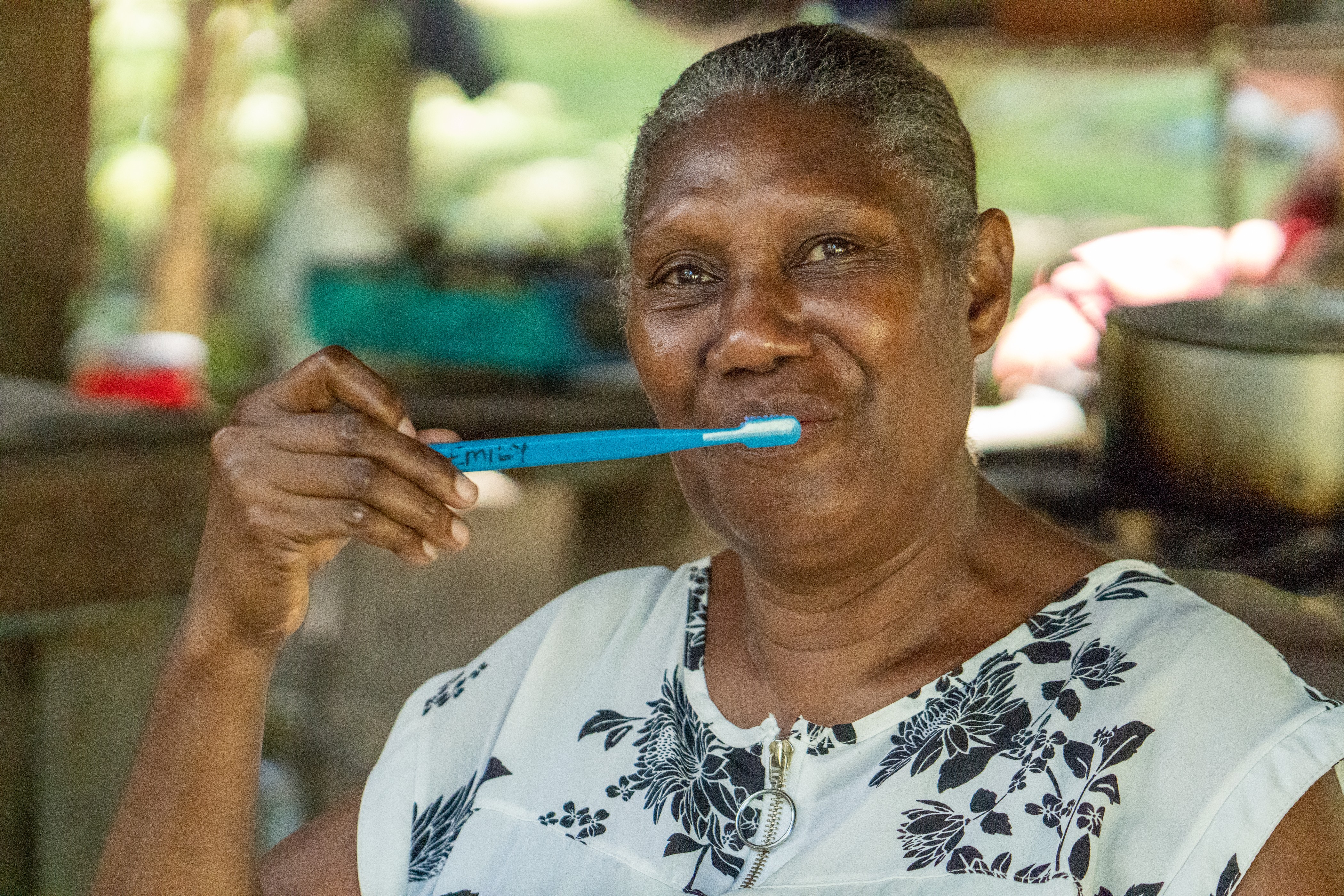 Improving oral health and well-being in Vanuatu  through the community promotion of toothbrushing  with fluoride toothpaste and healthier food choices