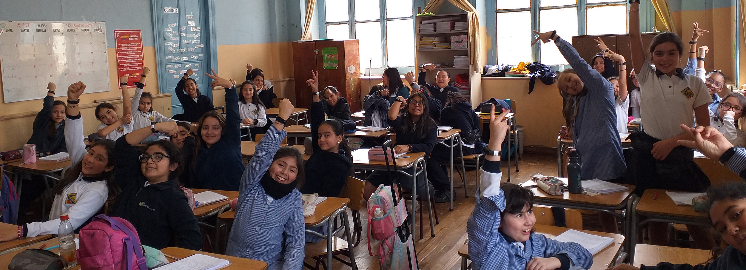 Juntos Santiago: Mobile technology and gamification to prevent childhood obesity in schools 